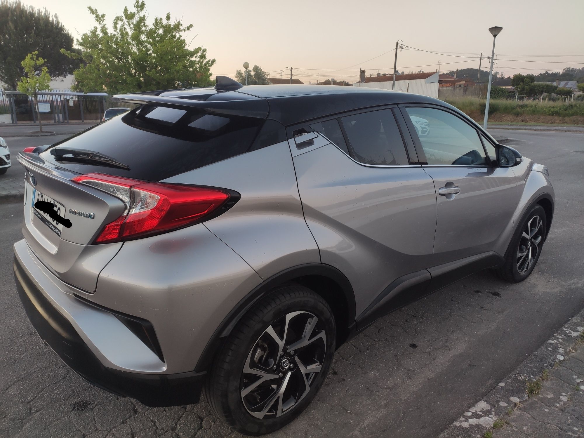 Toyota CHR  híbrido 1.8