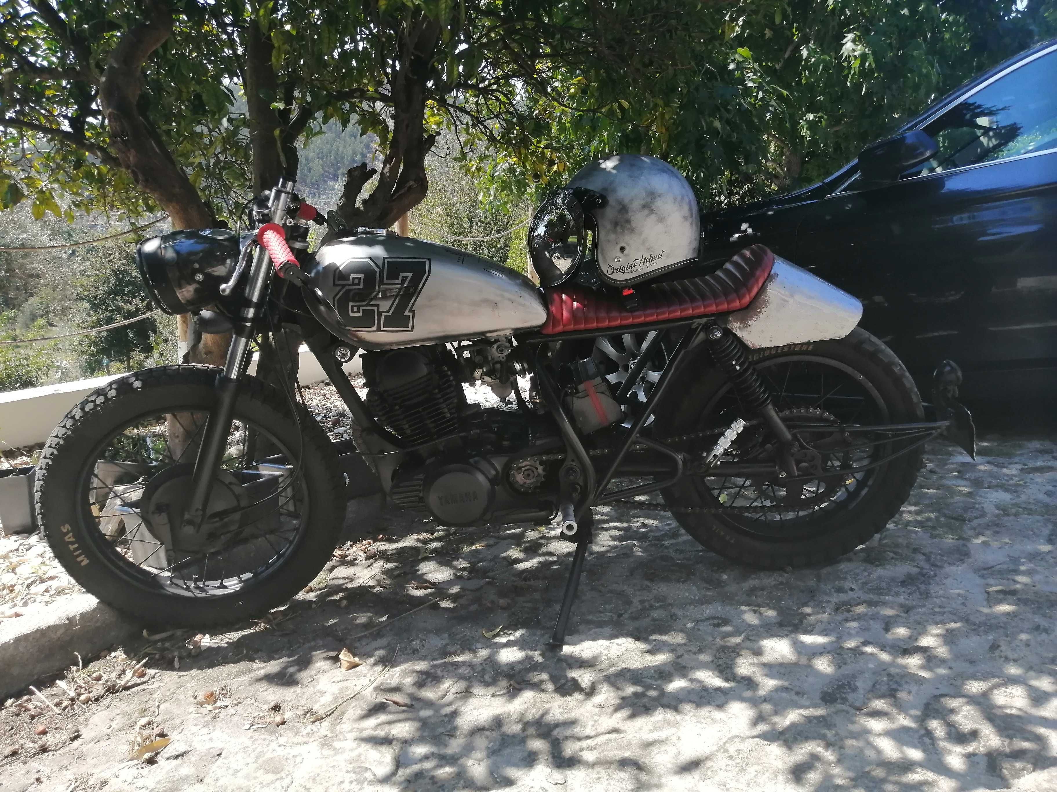 Mota café Racer única