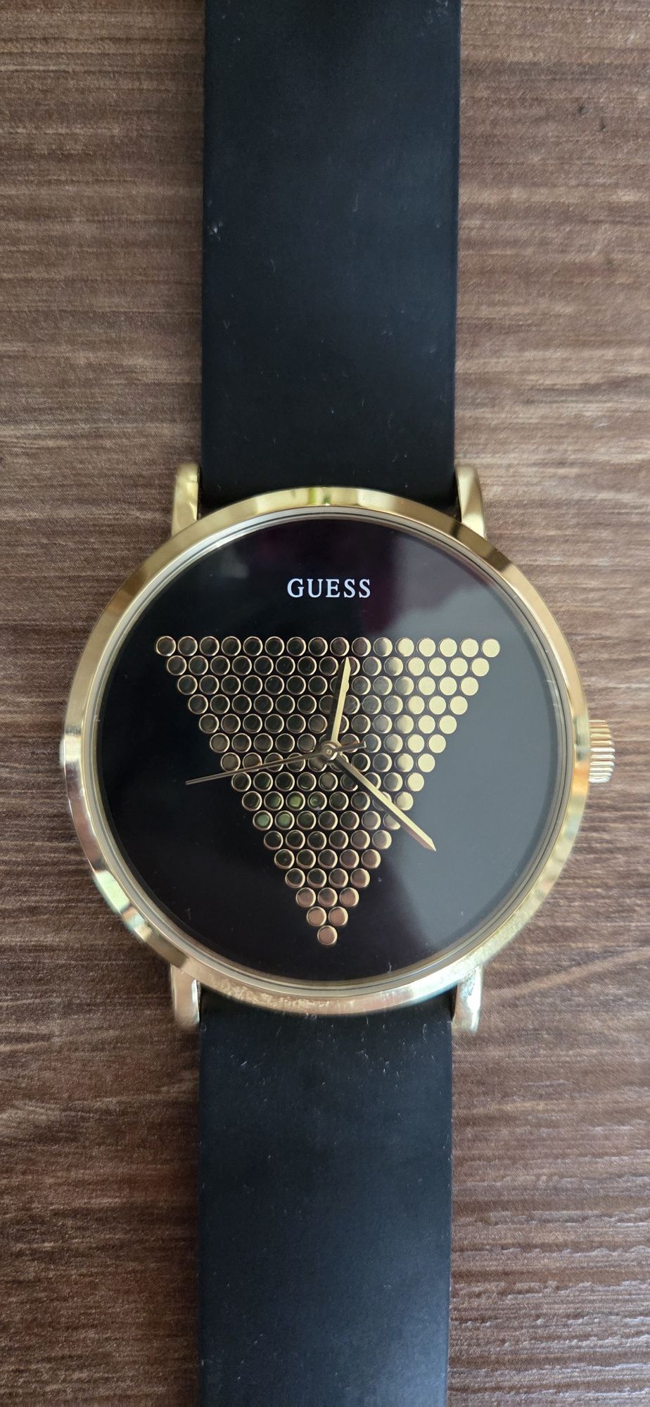 Damski zegarek Guess.