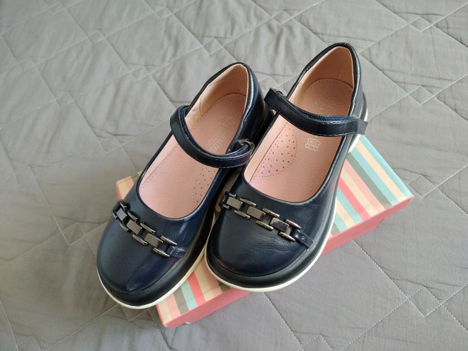 Туфельки для дівчинки