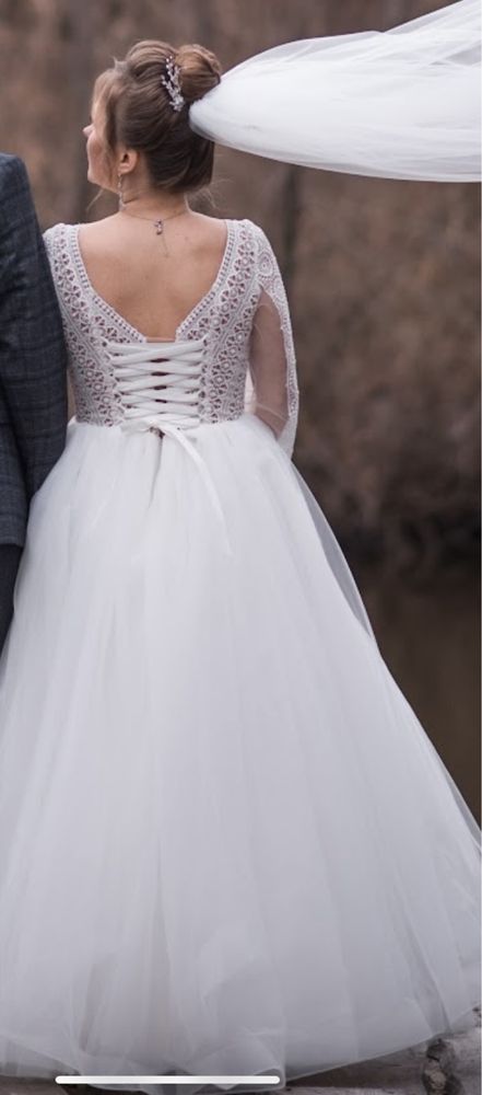 Весільна сукня з мереживом