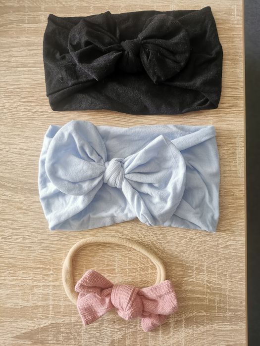 Trzy opaski dla niemowlaka