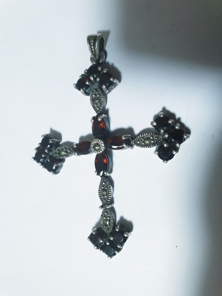 Lindos preciosos pendentes crucifixos vintage em prata e ouro