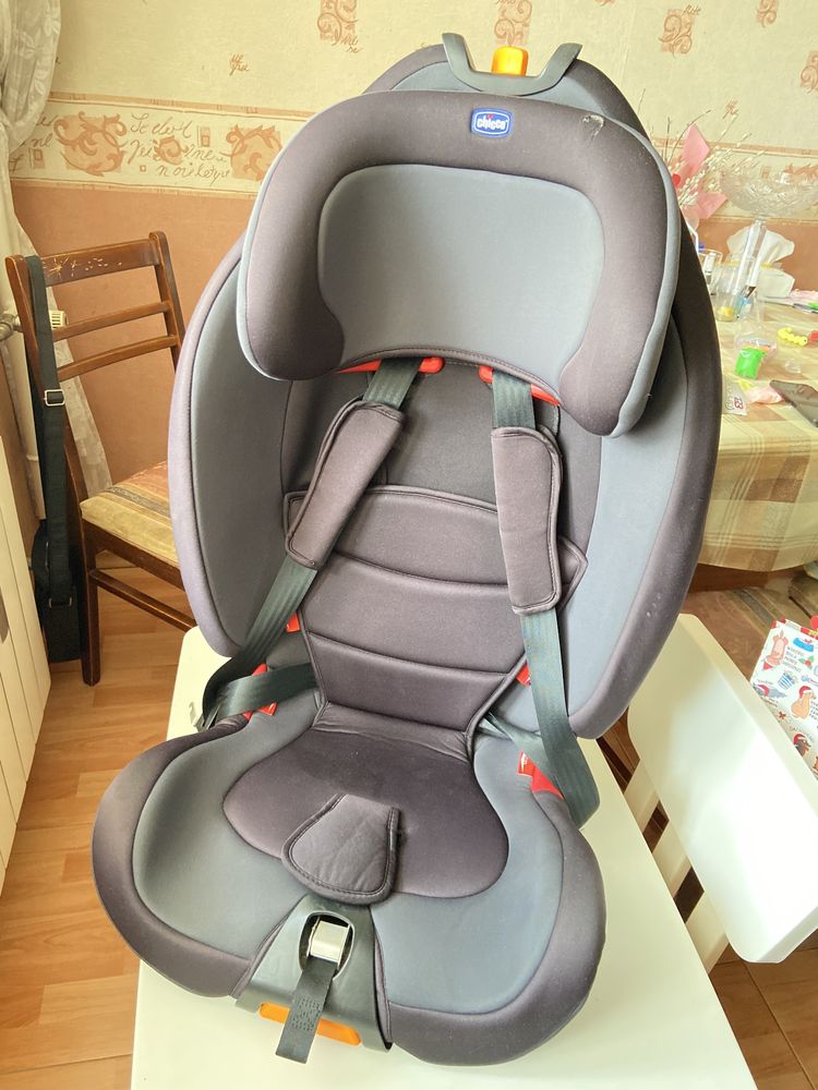 Автокресло Chicco Gro-Up 1,2,3 9-36 кг