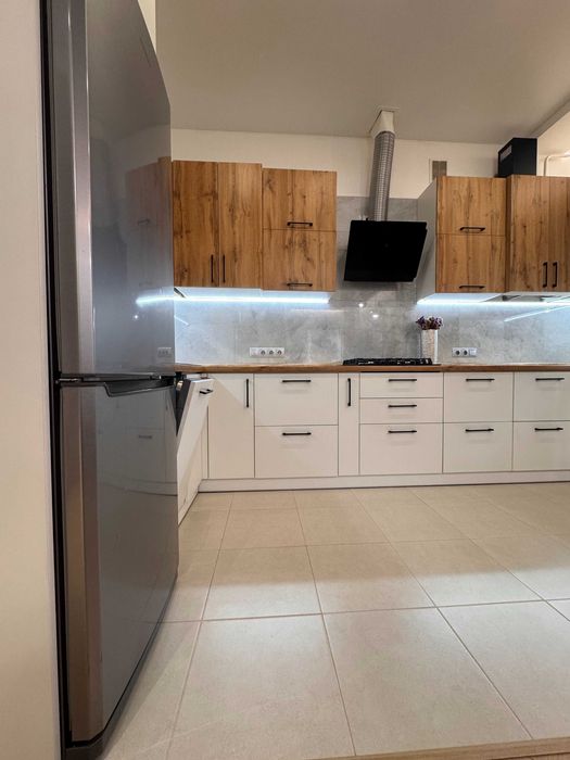 Сучасний котедж з ремонтом у районі Щасливого!