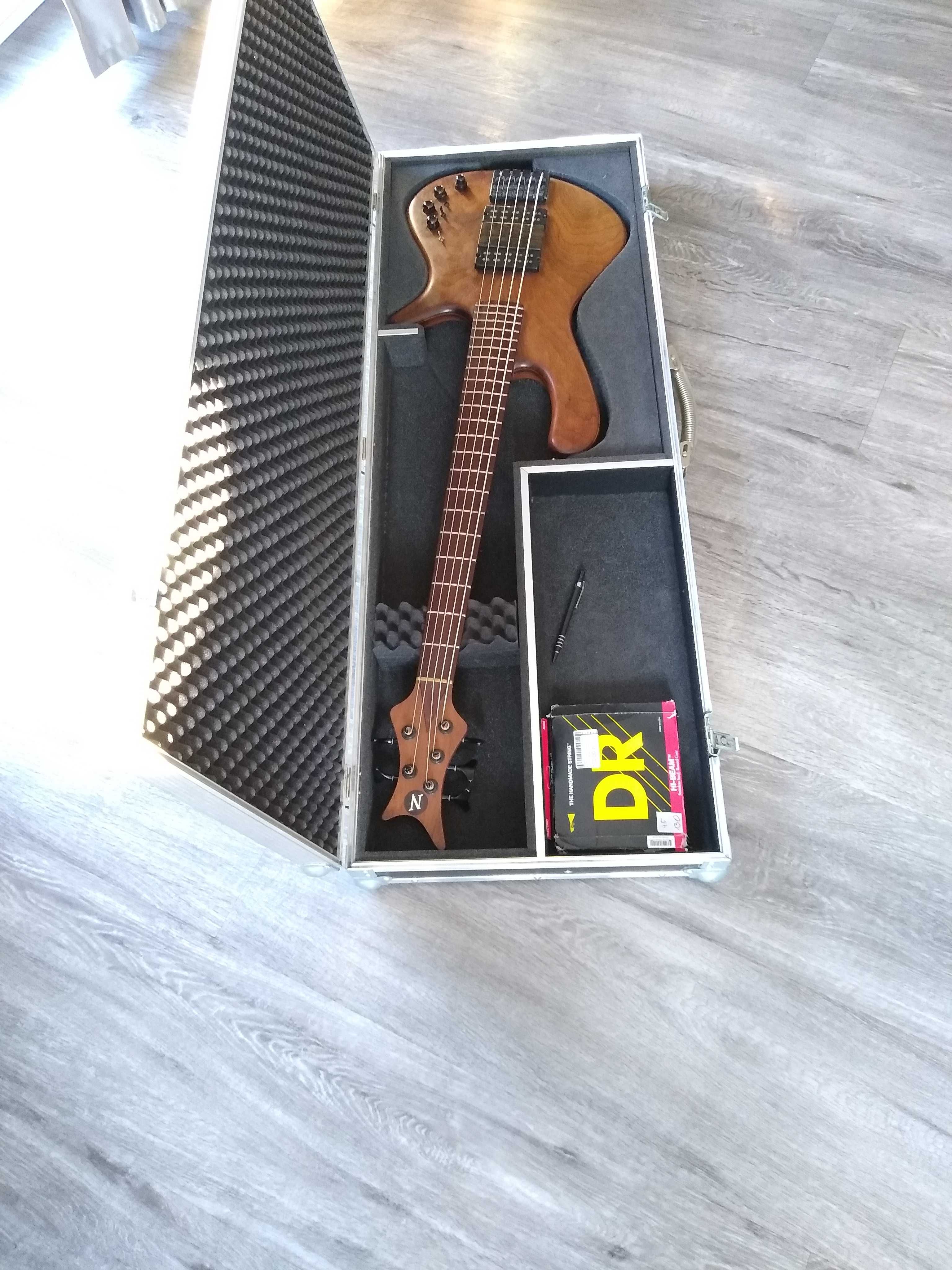 Gitara basowa Nexus