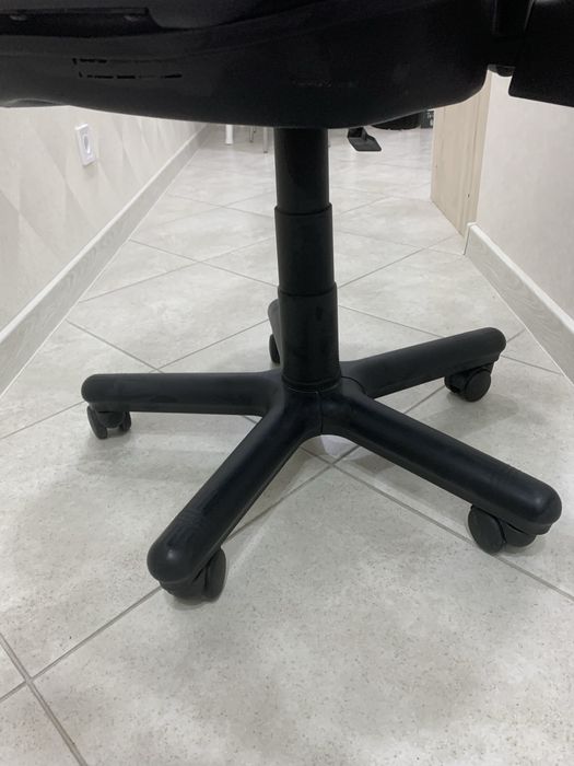 Офісний стул офісне кресло