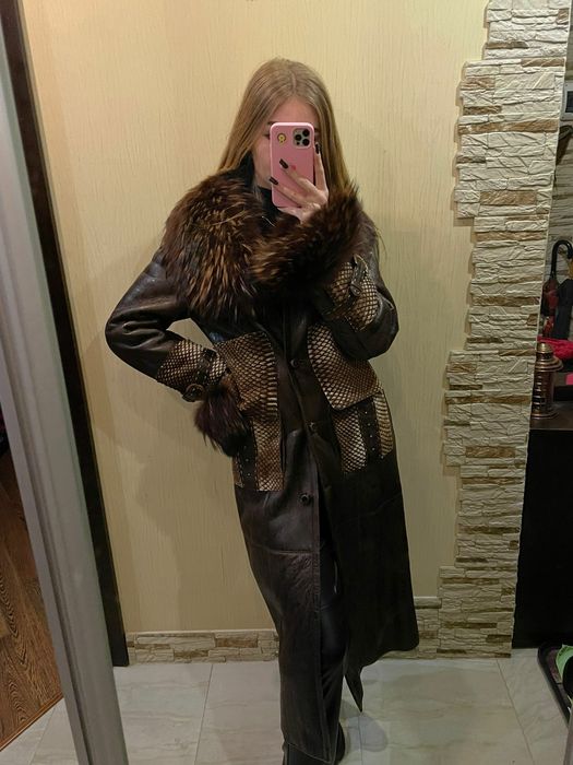 Дублянка натуральна оздоблена хутром єнота зі вставками