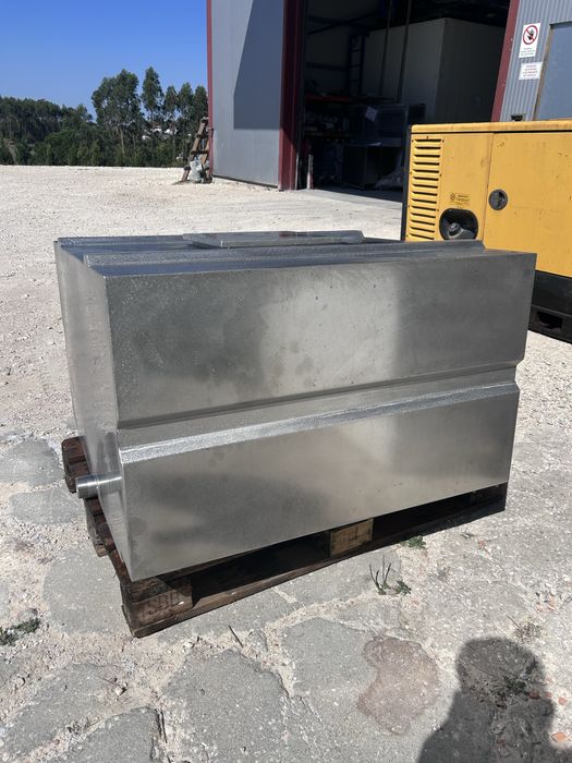 Depósito em inox de 600 litros
