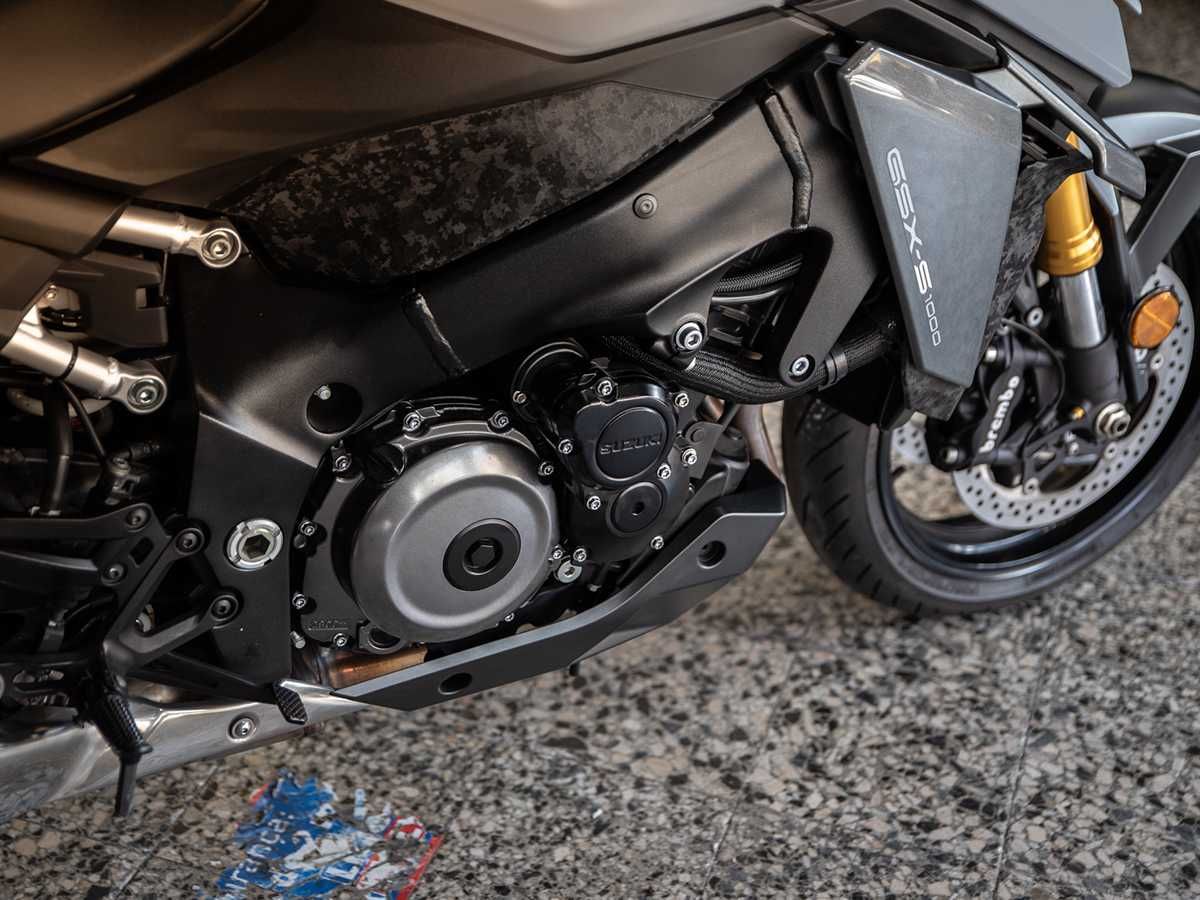 Suzuki GSXS 1000 Impecável, Nacional, Assistida na Marca. (Reservada)