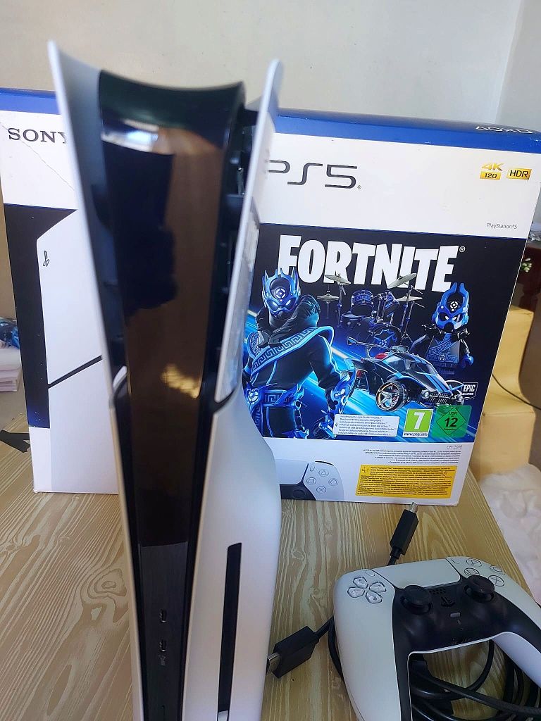 PS5 slim 1TB com
