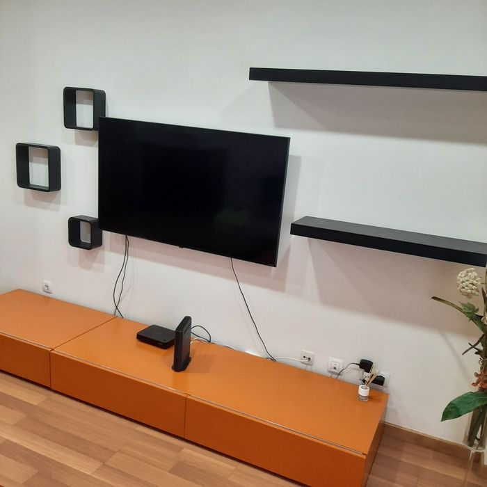 Mobília de sala ( movel TV com prateleiras)