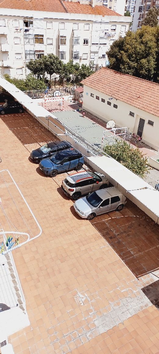 Vendo T2  com  garagem a 5 minutos da expo
