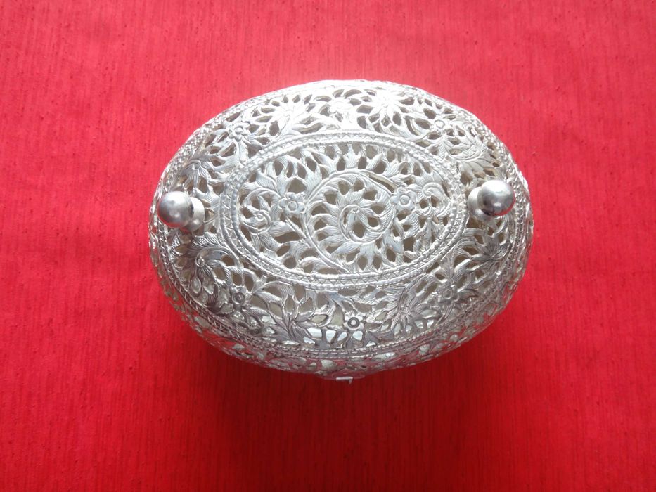Srebrna szkatułka ażurowa