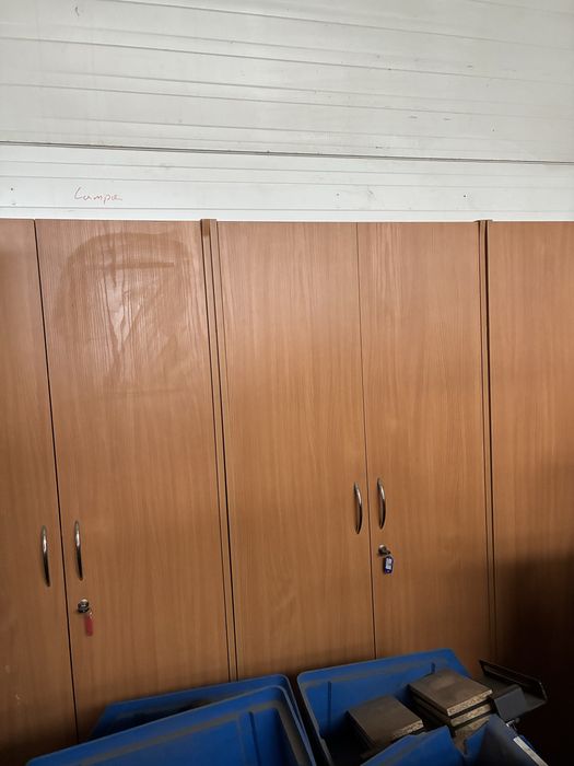 Oddam za darmo  szafki  biurowe