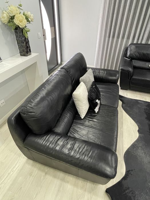 Sofa em pele preto