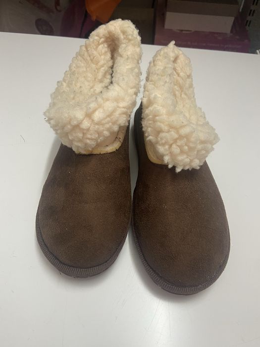 Pantufas castanhas novas muito quentinhas