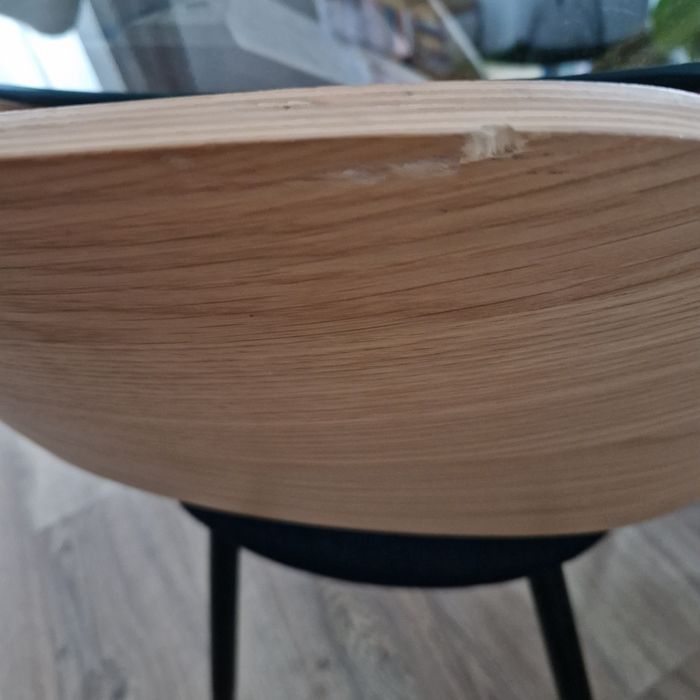 Piękny okrągły stół i krzesła