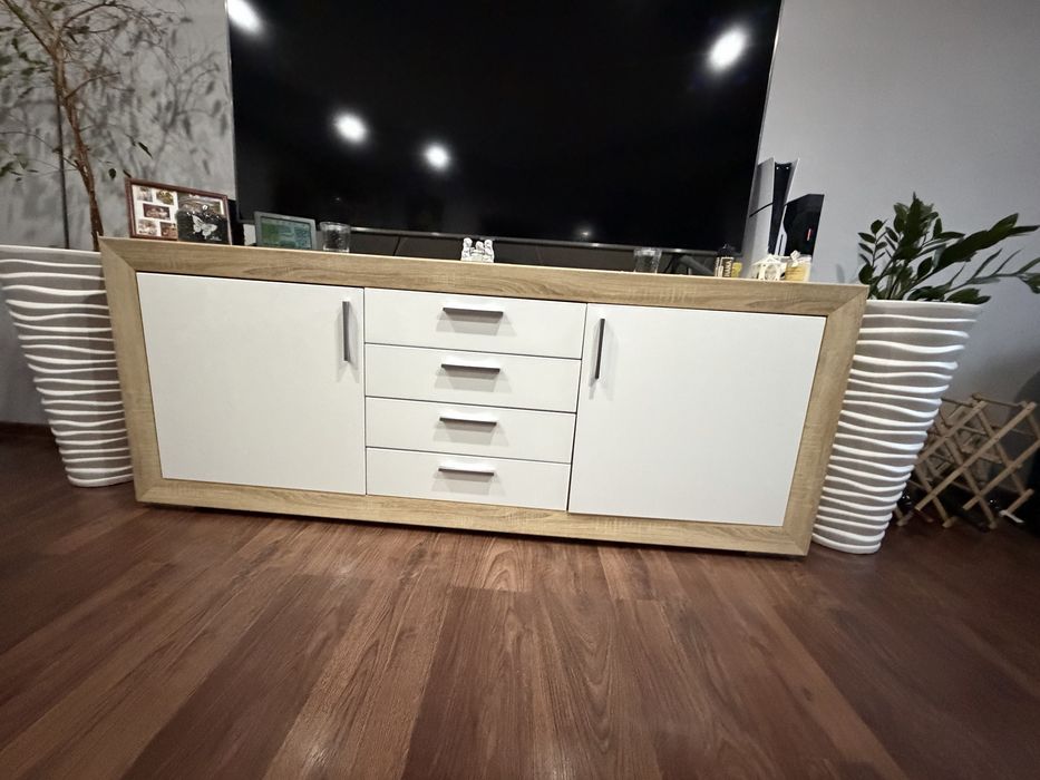 Duża solidna komoda