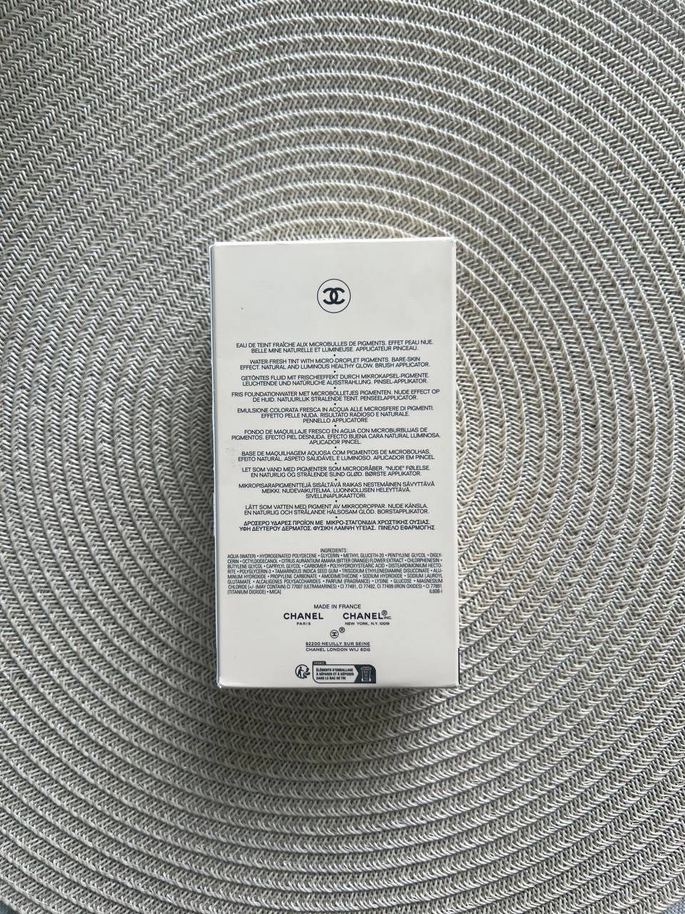 Chanel les beiges water-fresh tint light 30 мл — тональний флюїд
