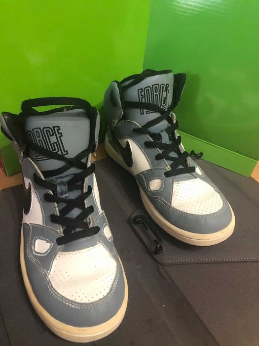 продам дитячі кроссівки NIKE