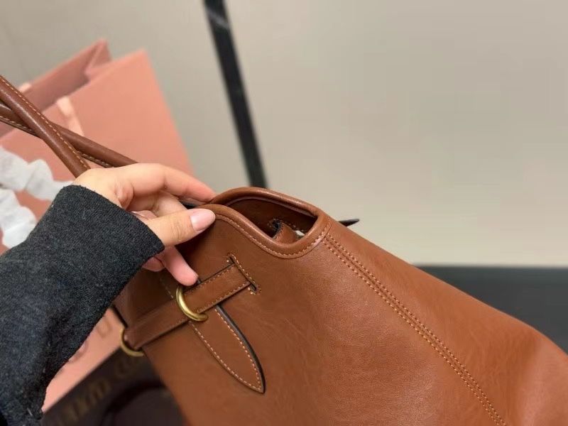 Piękna Skórzana Torebka Miu Miu! Dwa kolory czarna i brąz 41x31