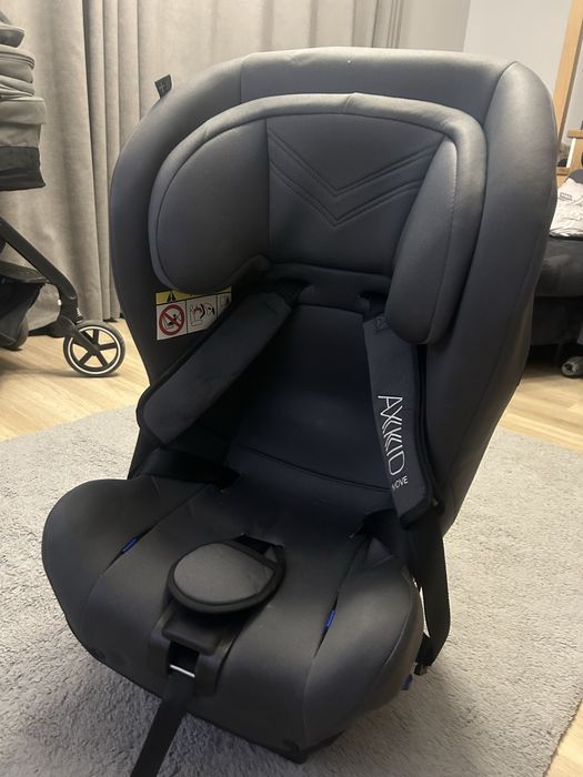 Fotelik Axkid Move 9-25 kg do jazdy tyłem