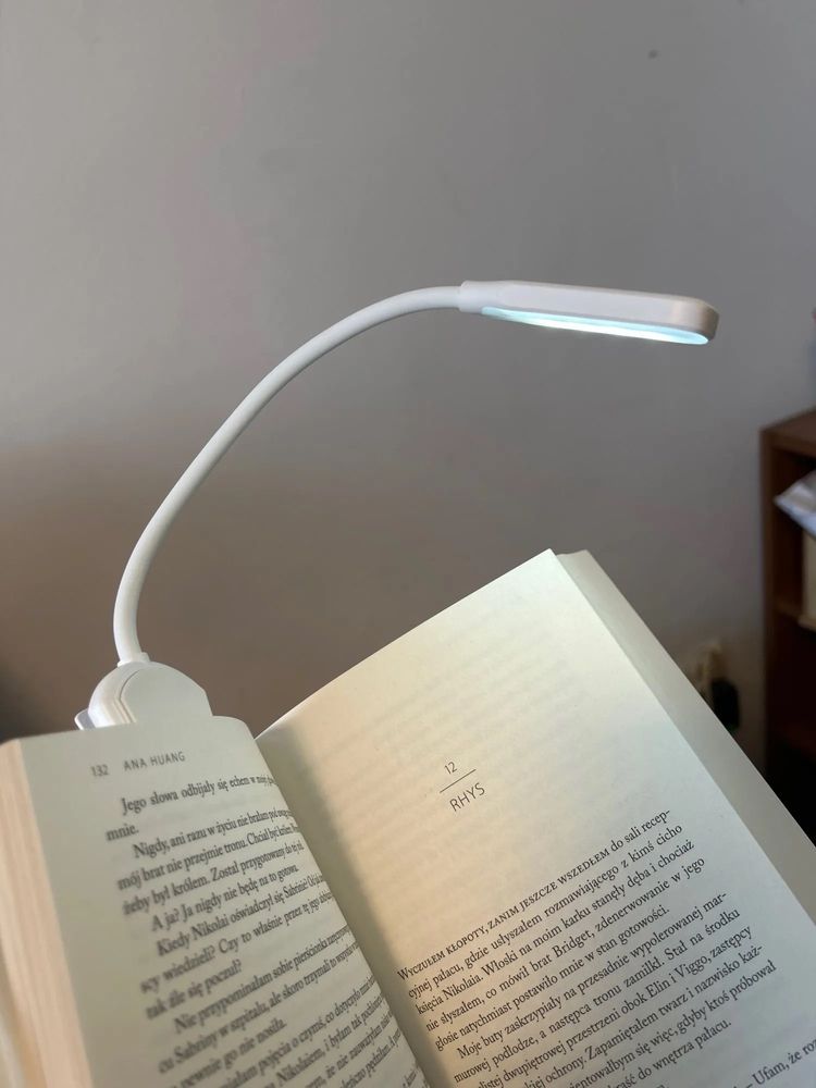 Настільна лампа для читання