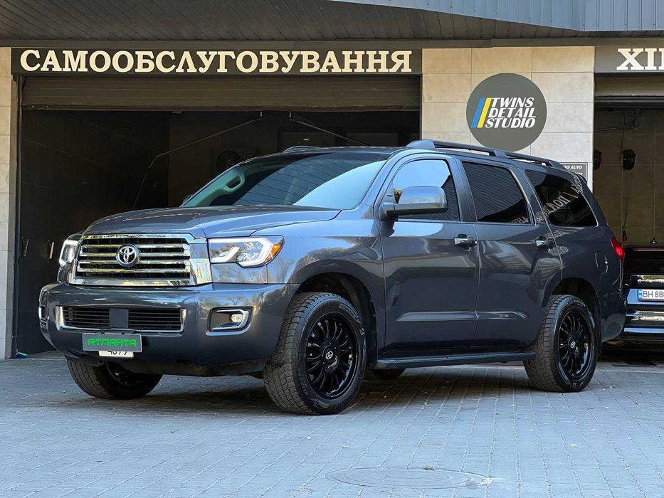 Toyota Sequoia 2016