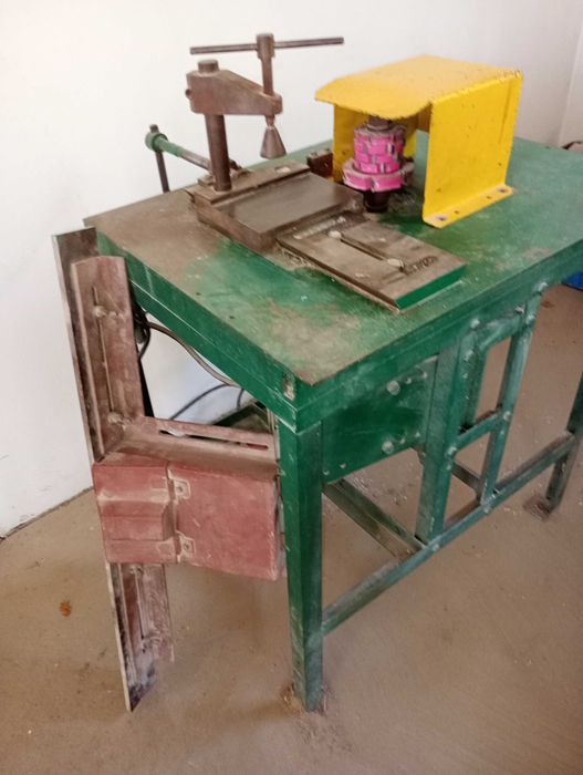 Sprzedam technologiczny komplet maszyn stolarskich.