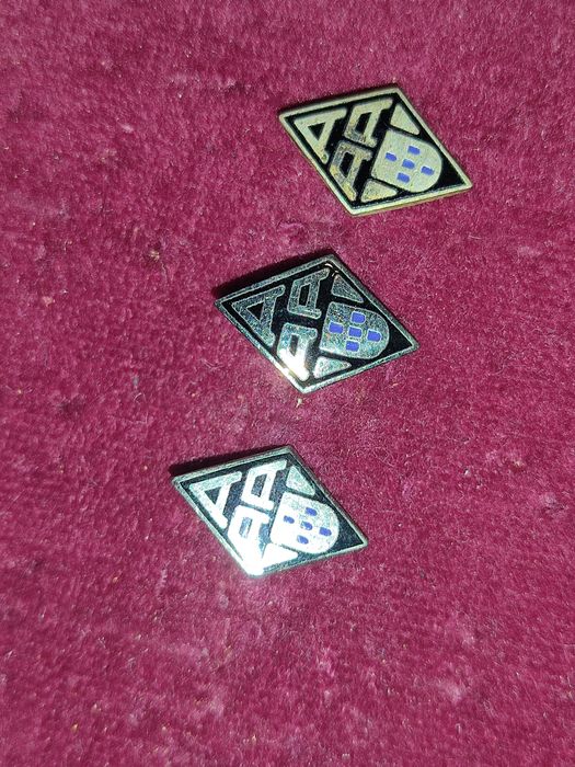 Pin / emblema 3 X Associação Académica da Amadora