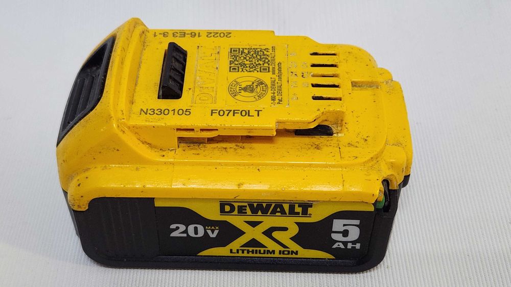 Акумулятор Dewalt DCB205 5ah 2022 рік з США оригінал