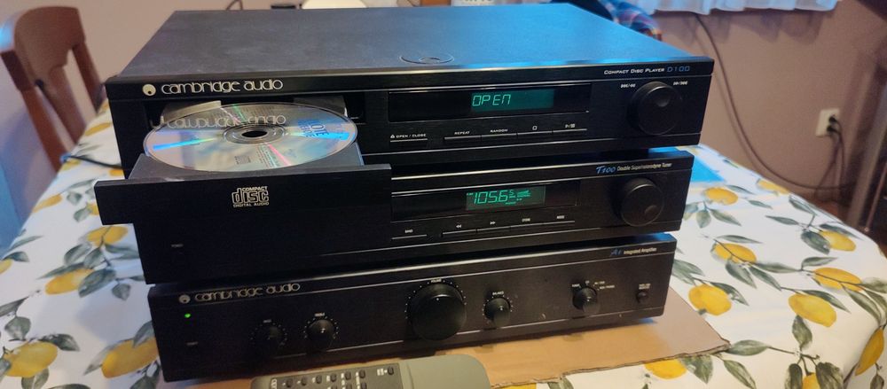 Zestaw Cambridge Audio A1 V3.0 i T 100 oraz cd  D100  - Rezer. 10.10