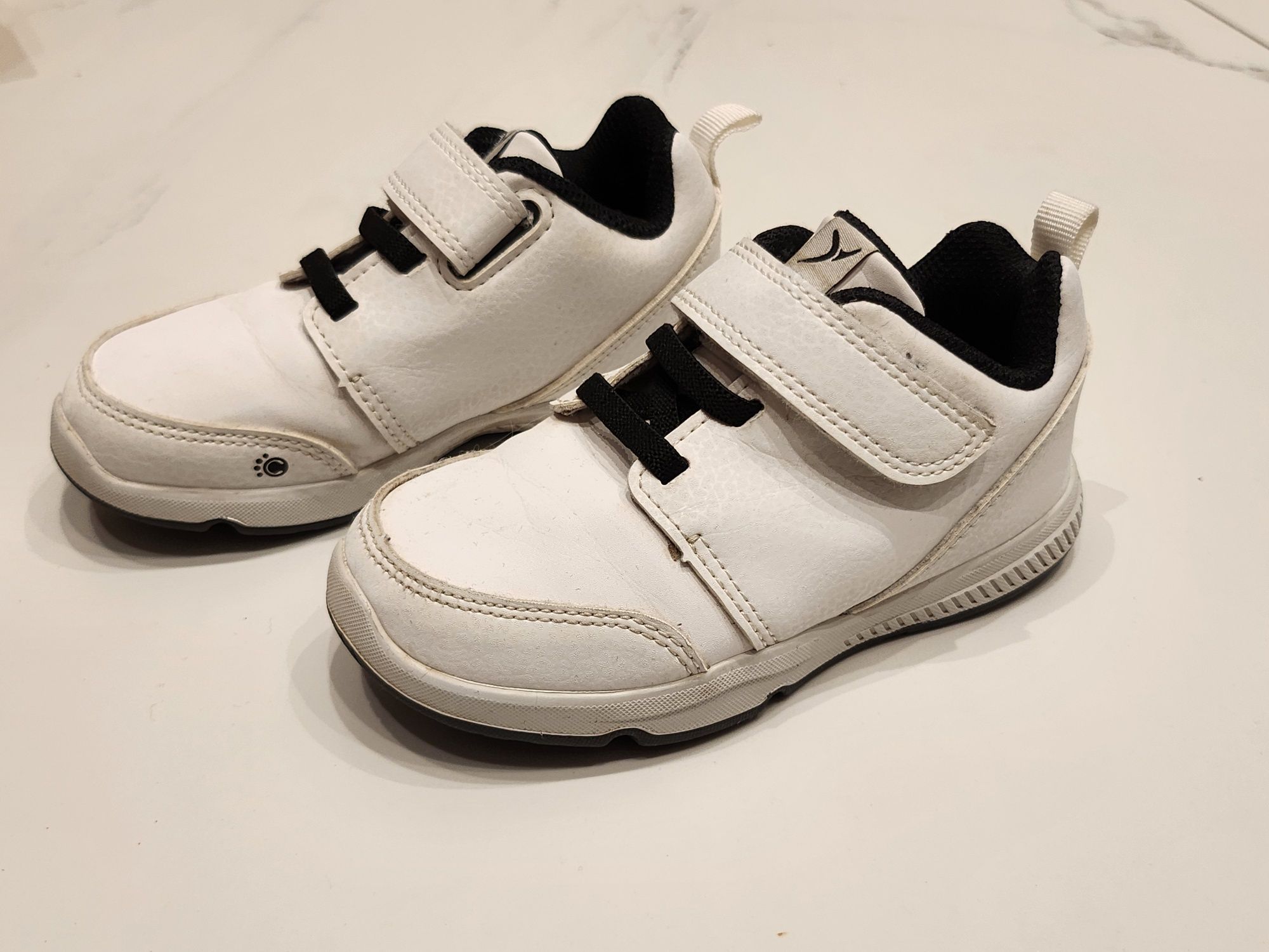 Białe buty sportowe 24