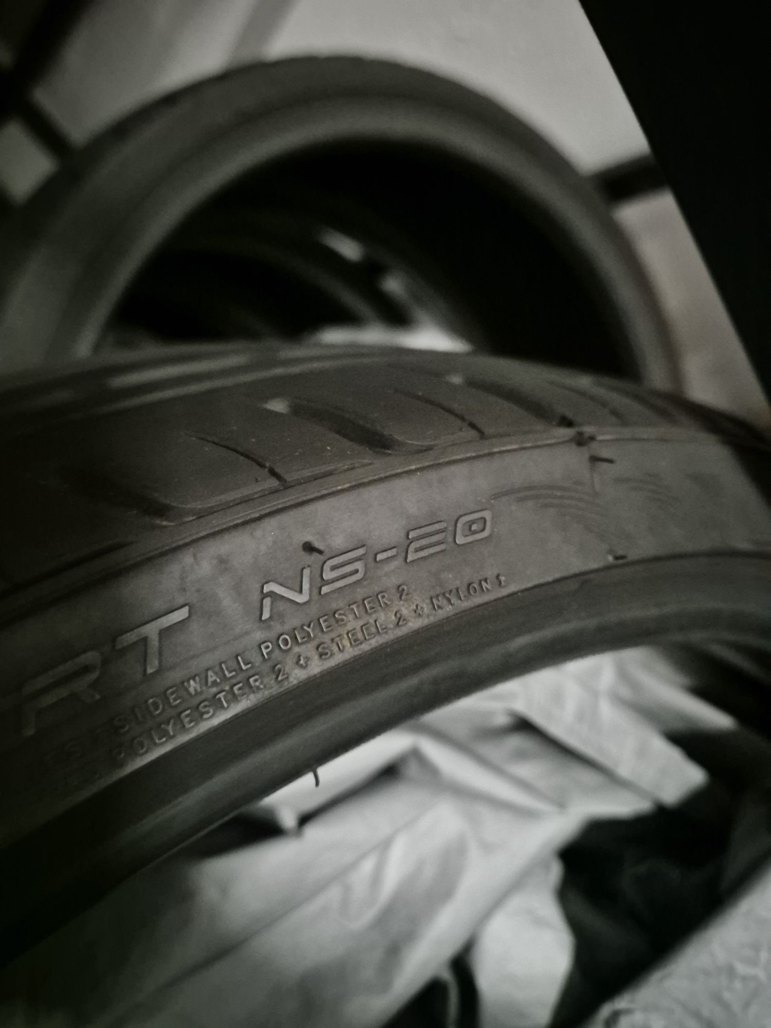 Pneus nankang 235/30/20