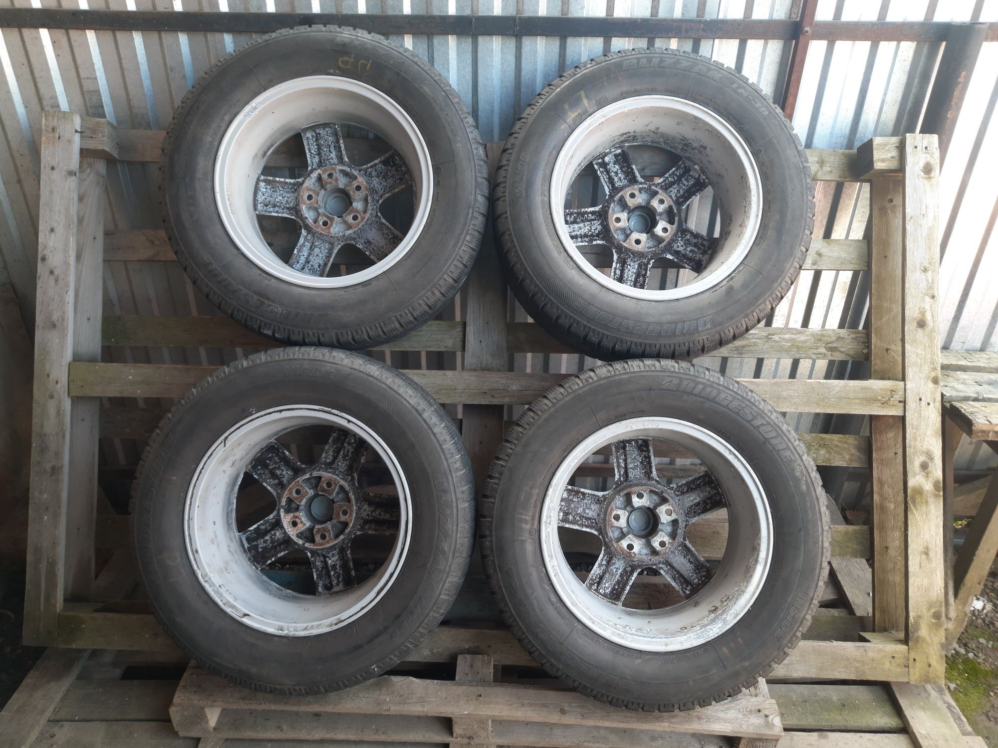 Колеса R16 5x114.3 6.5J ET40 ЦО 66.1 мм 215/65R16