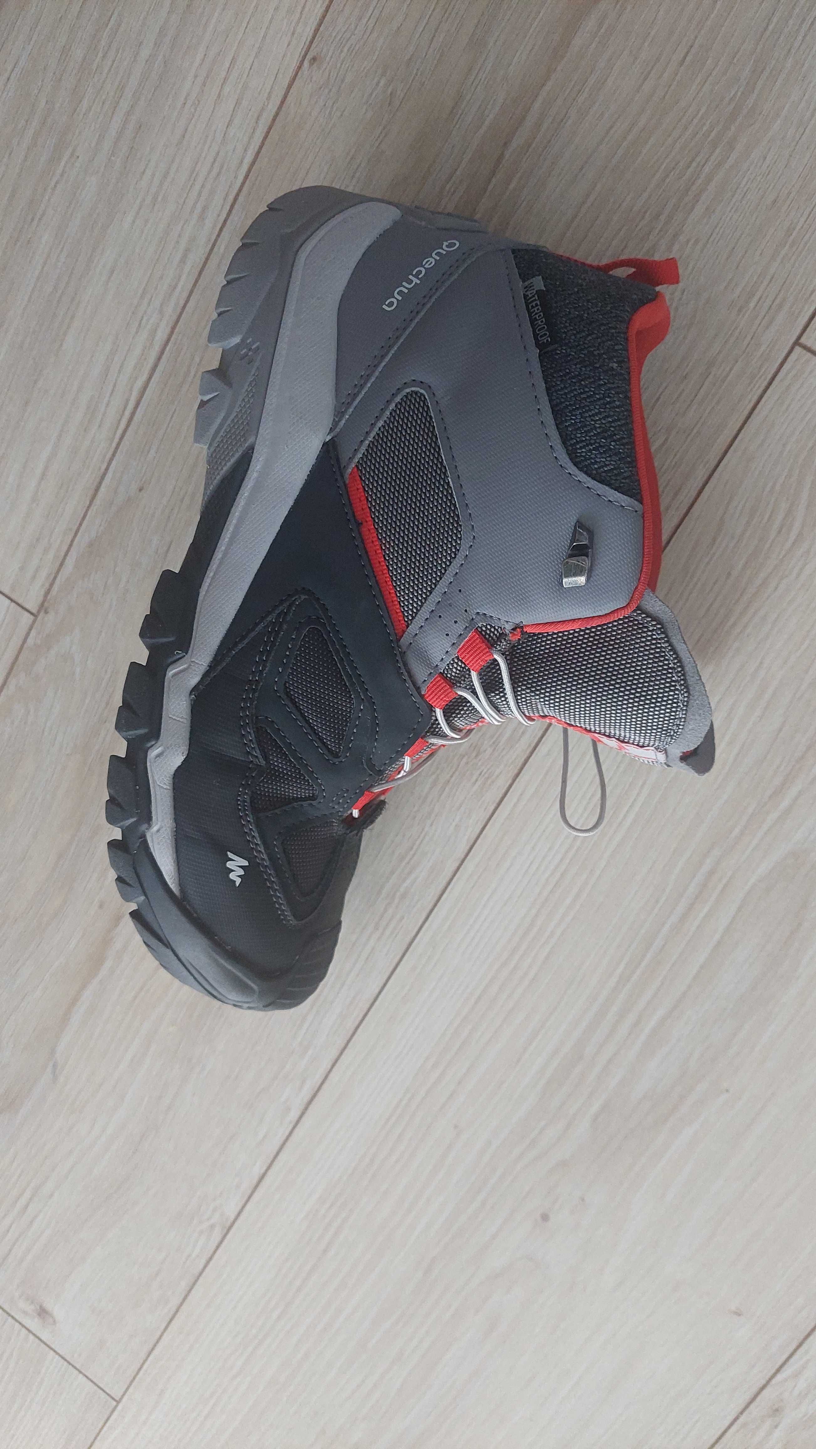 Sprzedam buty trkingowe chłopięce Quechua