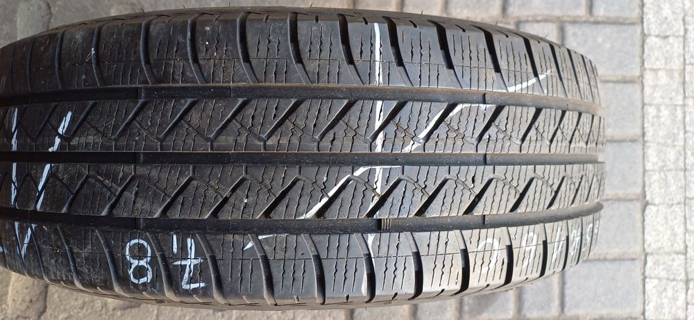 GOODYEAR 215/65R16C , pojedyńcza opona wielosezonowa wzmacniana.