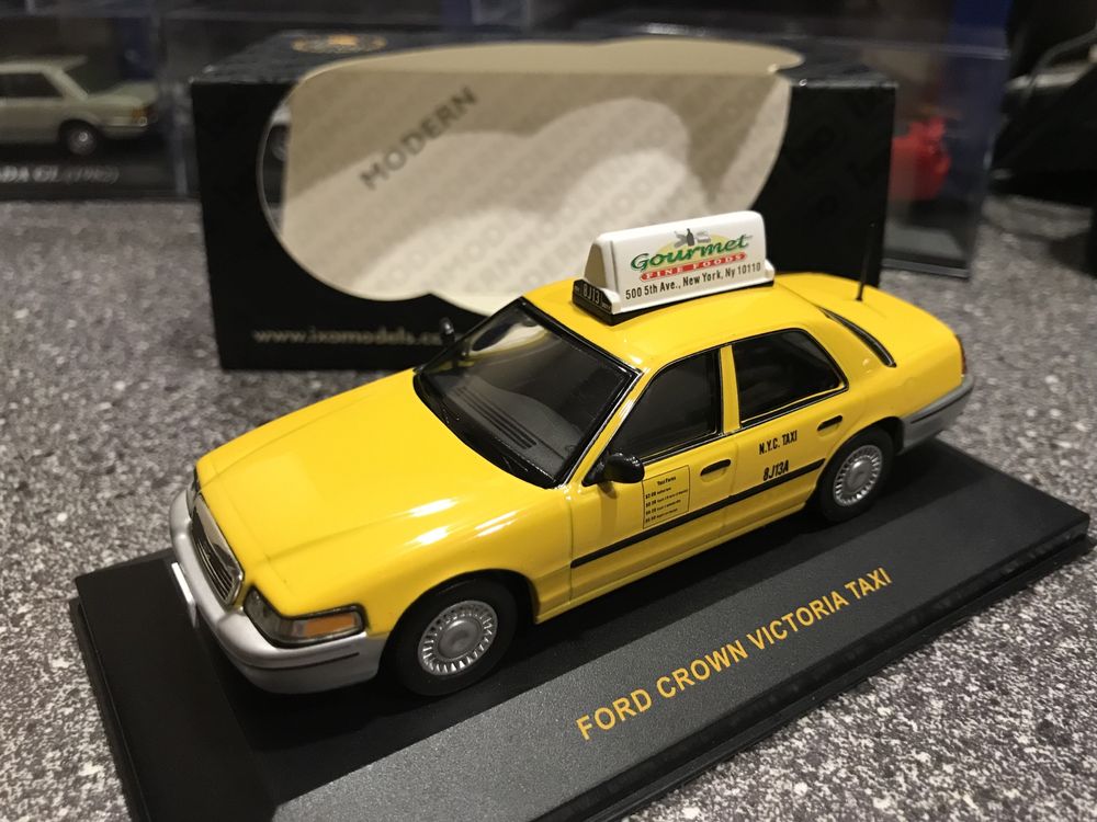 1/43 FORD CROWN IXO - не журналка!