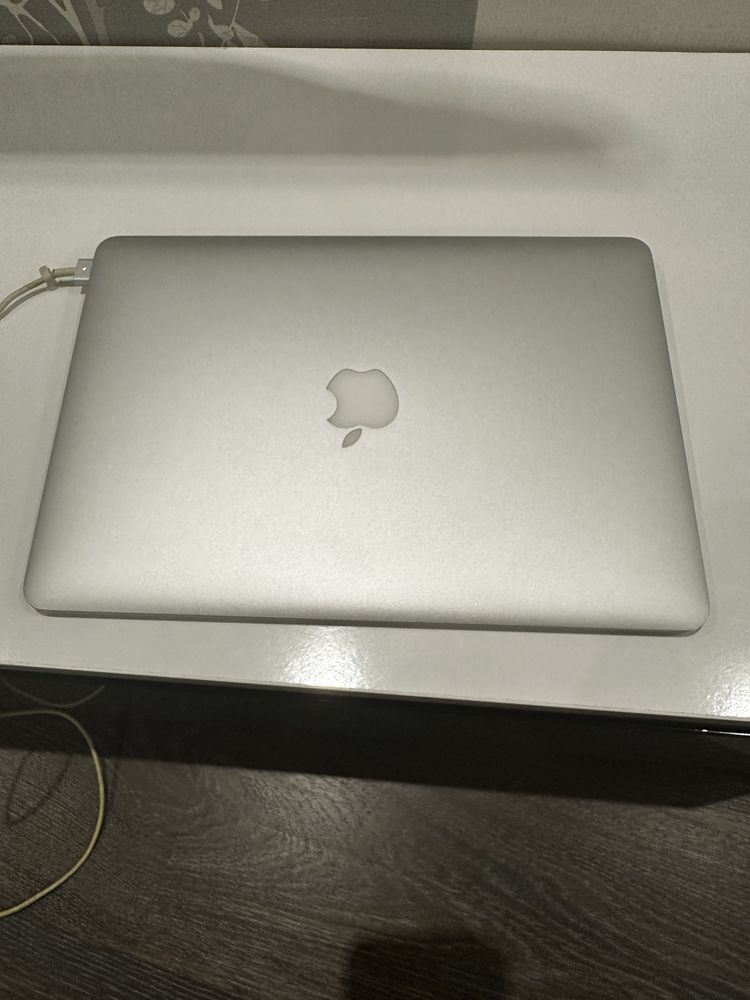 Продам MacBook AIR