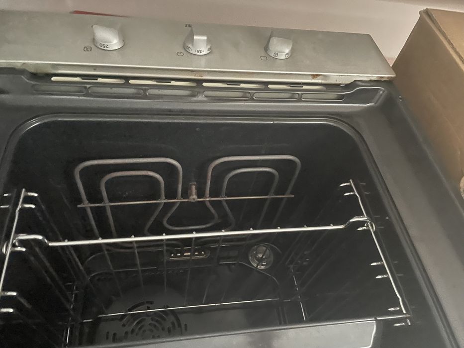 Forno Zanussi para peças (NÃO TEM PORTA)