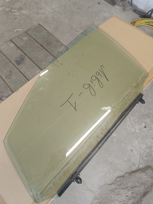 Скло Lexus RX350 2019 року