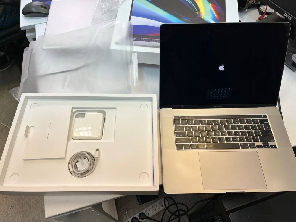 Ноутбук Apple MacBook Pro 16" Space Gray 2019 (MVVJ2) i7/16Gb/512Gb