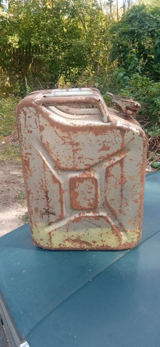 Каністра 20 літрів