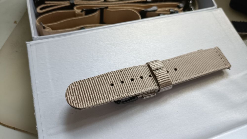 Pasek do zegarka 20mm nylonowy beżowy