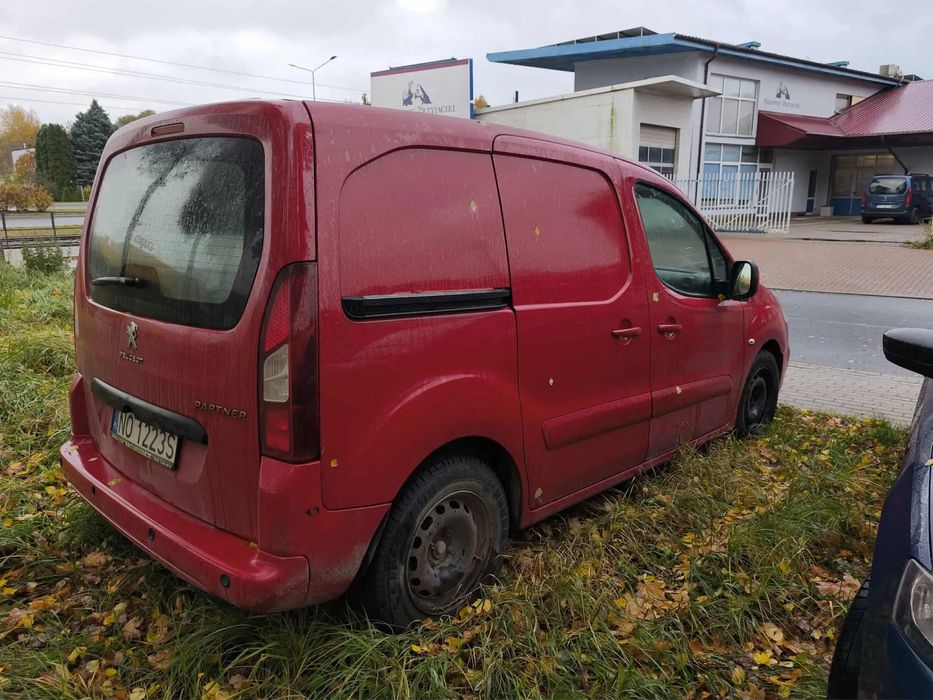 Peugeot Partner Peugeot Partner 2018 stan dobry. Wymaga odświeżenia.