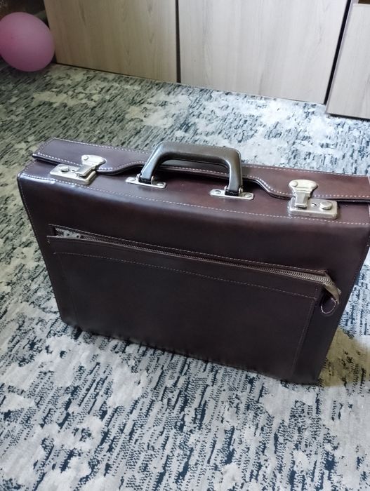 Продам портфель деловой