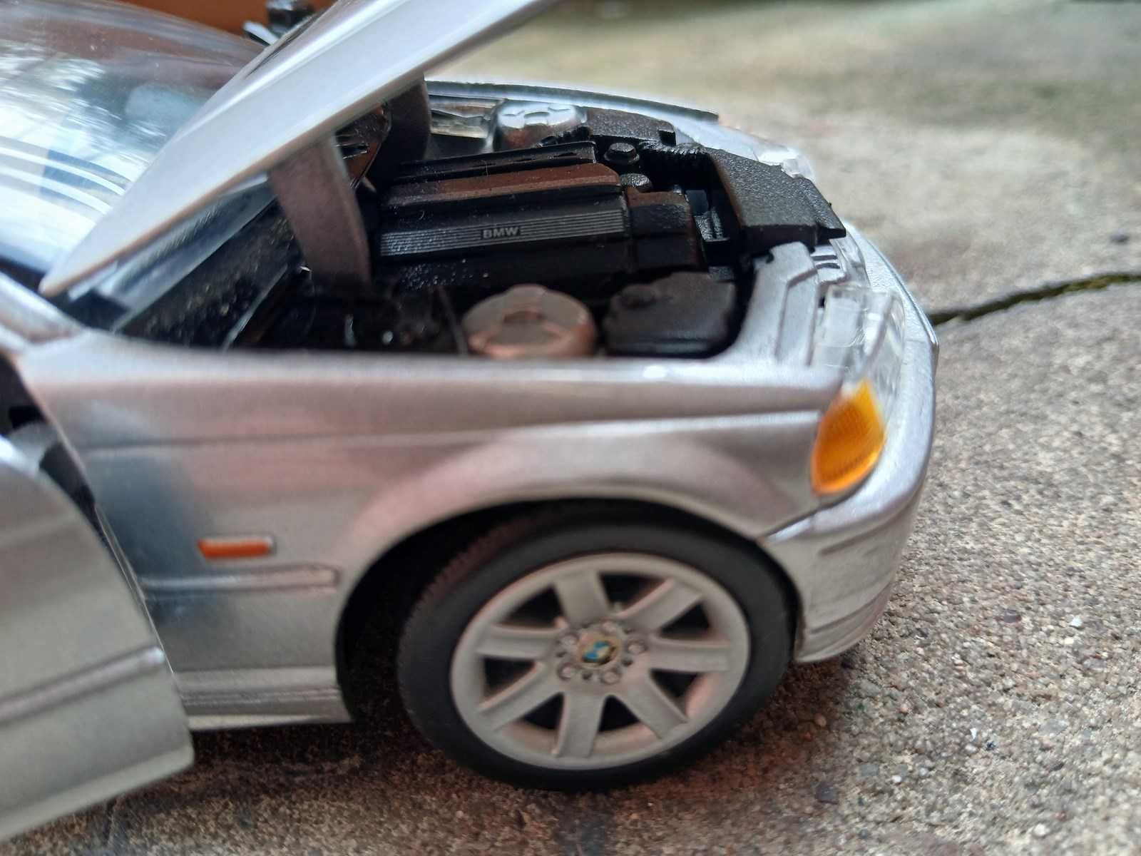 BMW 328Ci E46 Coupe 1:24 Motormax srebrna model samochodu