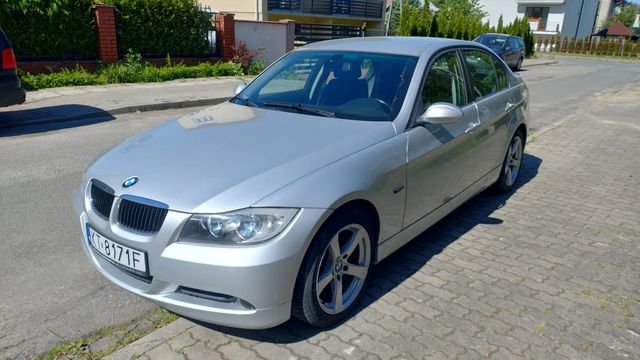 BMW Seria 3 E90 320D skóra niski przebieg alu 17 M47 163KM