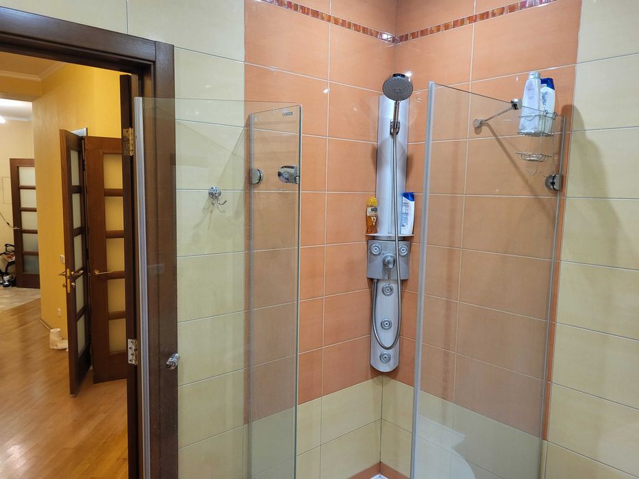 Здається в оренду 3к квартира, Оболонь, м. Мінська